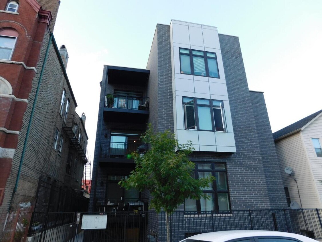 Primary Photo - 1752 W 18th Pl