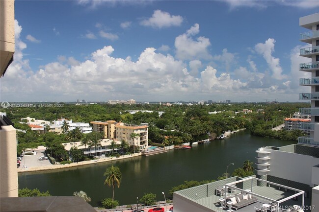 Foto del edificio - 2401 Collins Ave