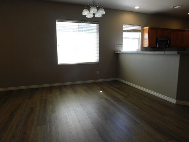 Foto del edificio - TWO WEEKS FREE RENT IN FOUNTAIN GREENS!