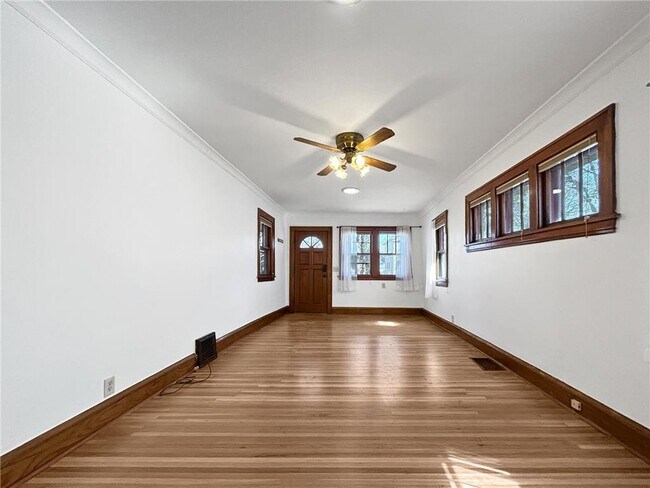 Foto del edificio - 879 19th Ave SE