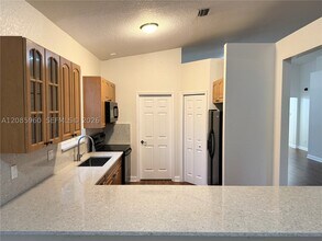 Building Photo - 5044 SW 139th Ave