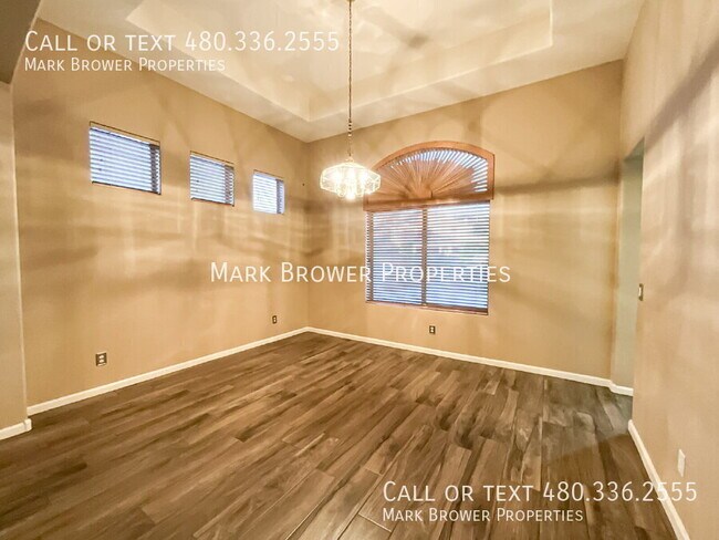 Foto del edificio - 380 W. Roadrunner Dr.