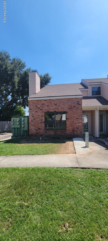 Primary Photo - 400 W Brentwood Blvd