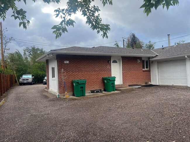 3 bedroom in Golden with Garage!!! - 3 bedroom in Golden with Garage!!! Apartment