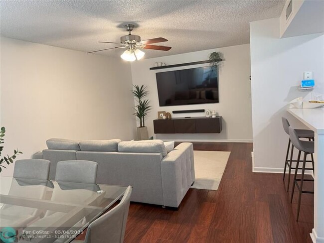 Building Photo - 5514 Courtyard Dr