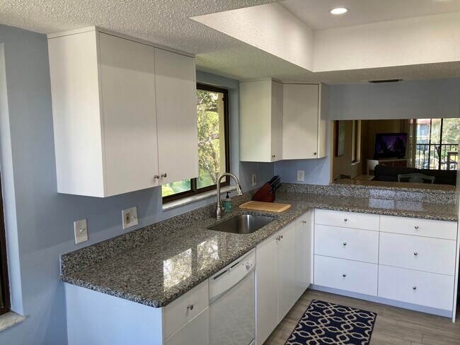 Building Photo - 6470 Seagull Dr