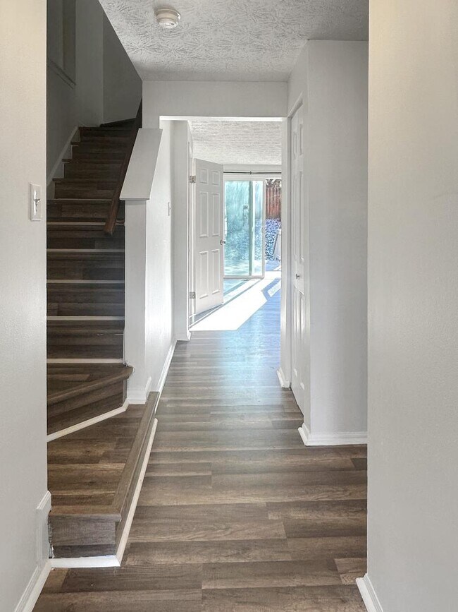 Foto del edificio - 563 Melissa Ct