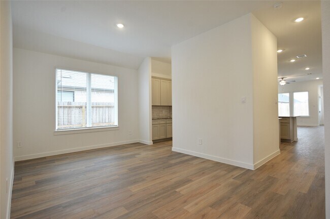 Building Photo - 4116 Sterling Spgs