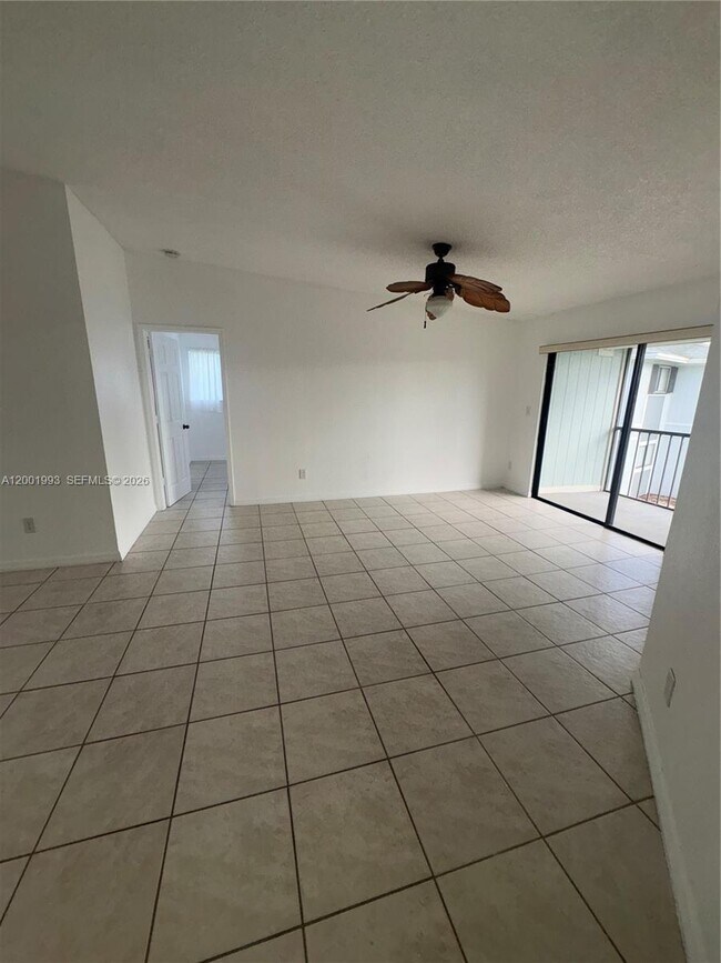 Foto del edificio - 9709 Hammocks Blvd