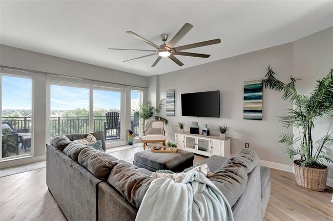 Foto del edificio - 501 Haben Blvd