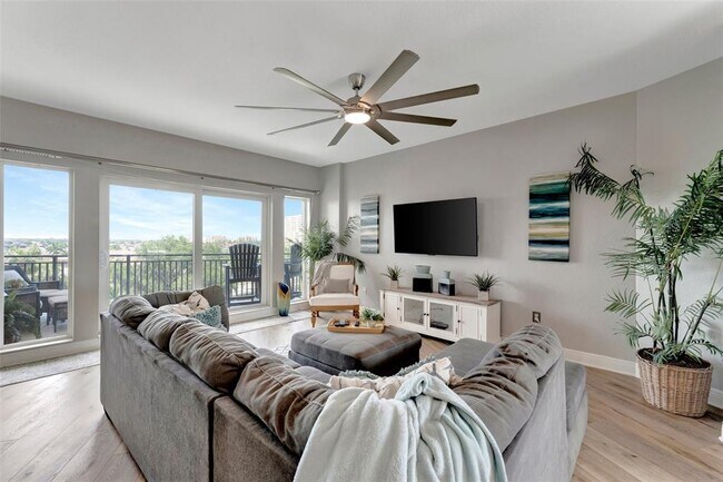 Building Photo - 501 Haben Blvd