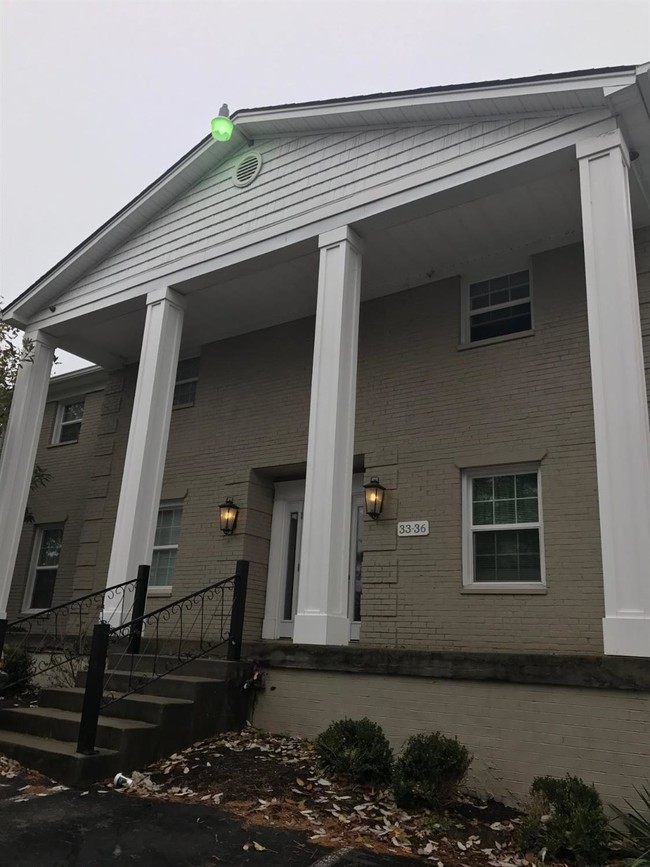 Building Photo - 2035 Altamont Ct