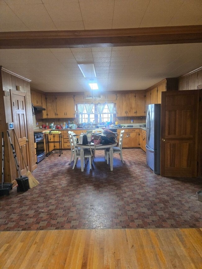 Building Photo - 1033 Skyline Dr