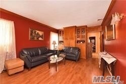 Foto del edificio - 56-04 203rd St
