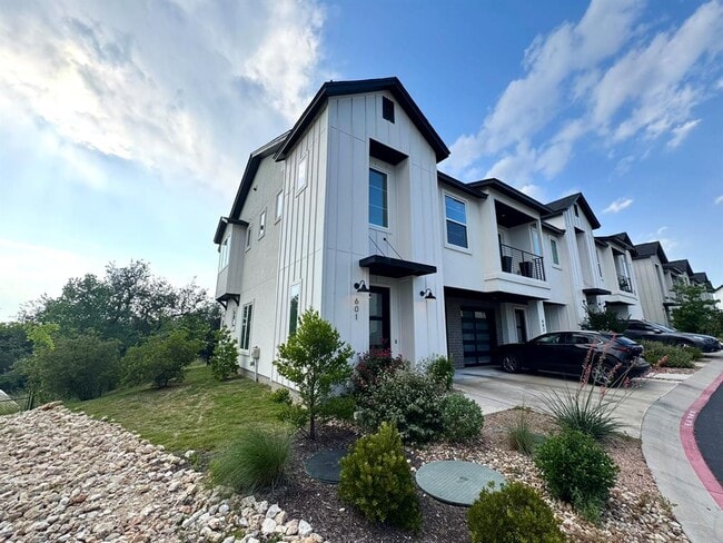 Building Photo - 12001 Vista Parke Dr
