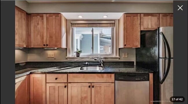 Building Photo - Don't miss out! Modern 2 bed condo in the ...