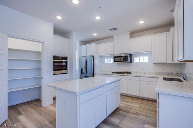 Foto del edificio - 2555 Hampton Rd