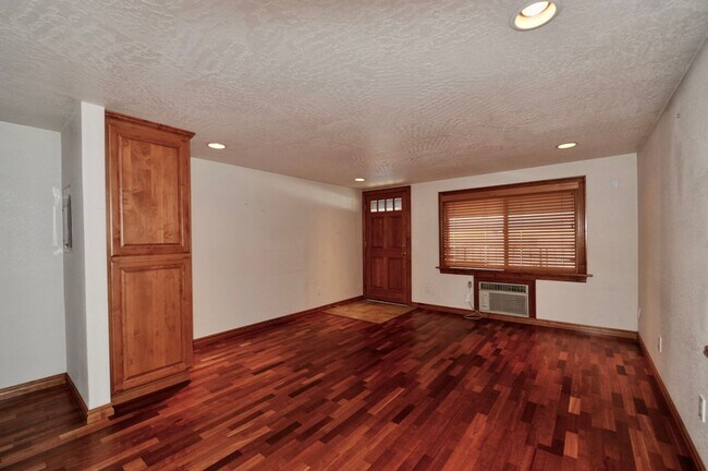 Building Photo - Studio Apartment- Bayview
