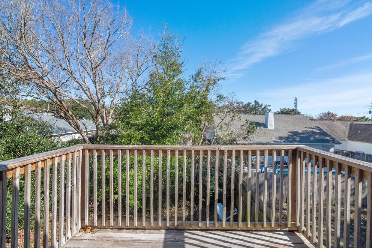 99 Josie Rd Unit 99, Mary Esther, FL 32569 Room for Rent in Mary