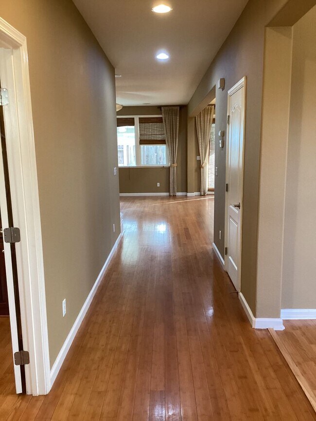 Foto del edificio - 3 Bedroom 2 Bathroom home in Elk Grove.