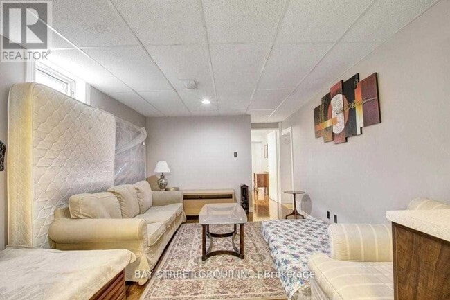Building Photo - 23 Dalcourt Dr