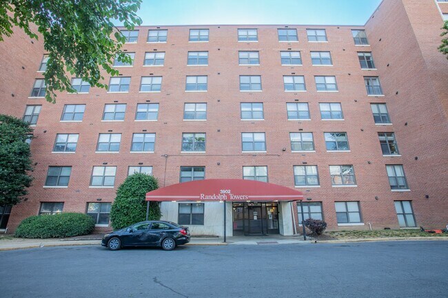 Building Photo - Newly Renovated 1 BR/1 A Condo in Petworth...