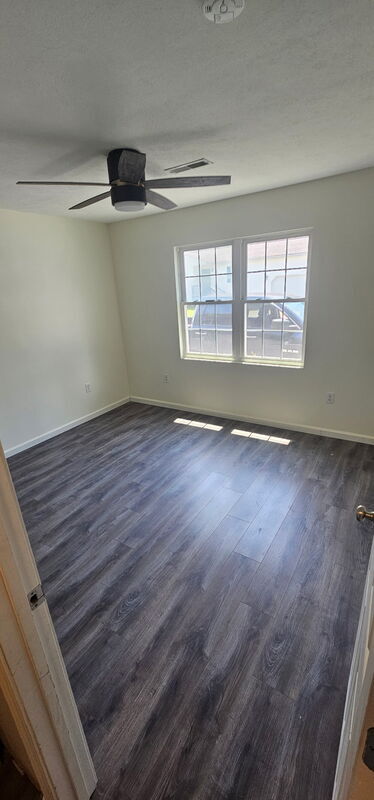 Building Photo - 320 N Ferne Clyffe Rd