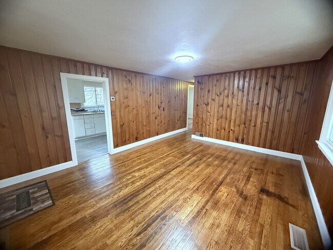 Building Photo - Nice, Recently Remodeled 2-Bedroom Bungalow with River Access in Bristol