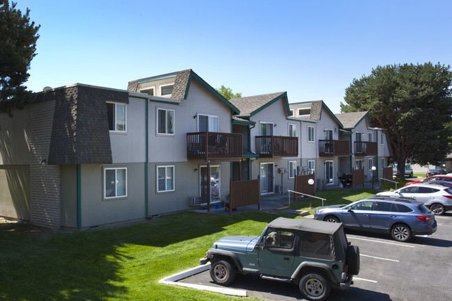 TowerApartments_Hermiston_OR_UnassignedParking - Tower