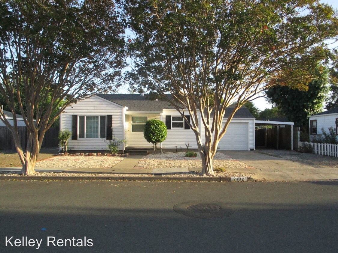 Foto principal - 2 br, 1 bath House - 2102 Magowan Dr