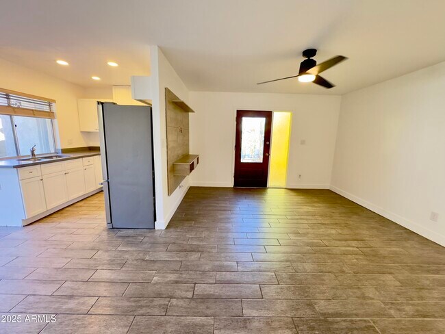 Foto del edificio - 1021 W Mission Ln