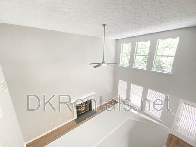 Building Photo - 1232 Gates Cir SE