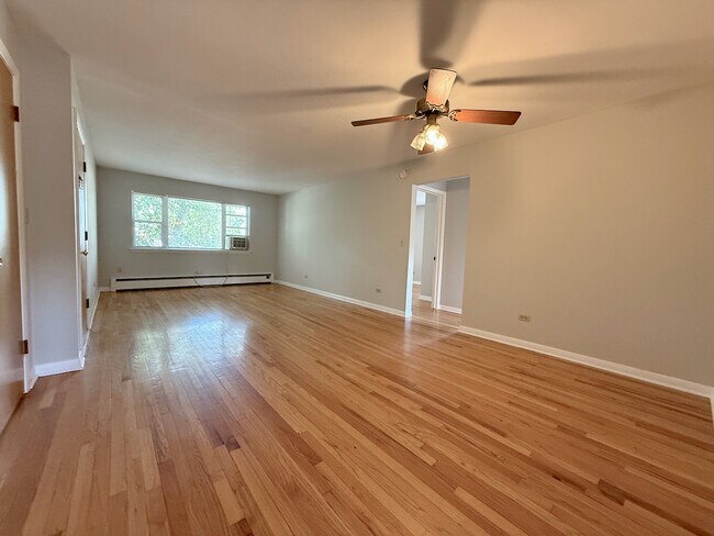 Foto del edificio - 317 S Plum Grove Rd