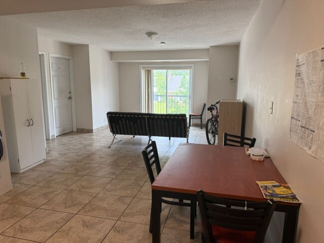 Building Photo - 49 Columbia St W