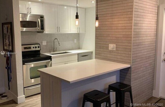 Foto del edificio - 8950 SW 69th Ct