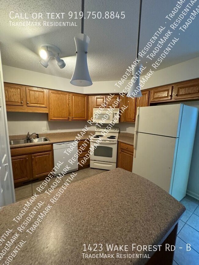 Foto del edificio - 1423 Wake Forest Rd