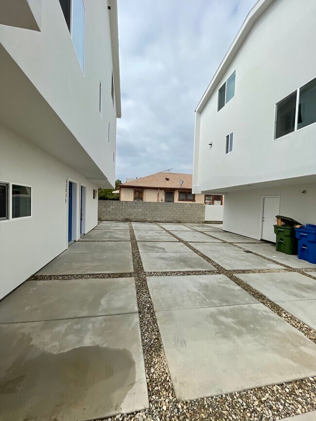 Building Photo - 1119 N Berendo St