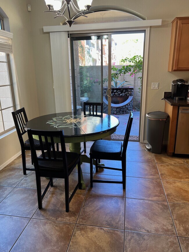 Dining - 2402 E 5th St