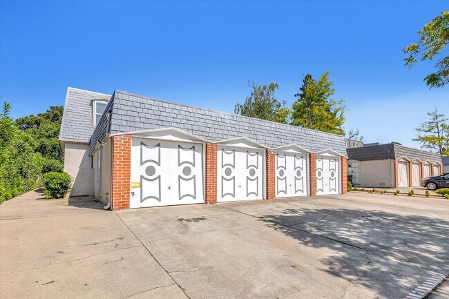 Building Photo - 972 Ponderosa Ave