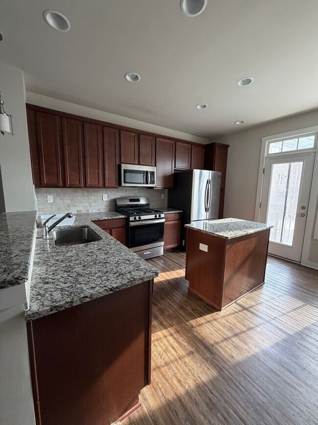 Foto del edificio - Beautiful Townhome in Charlotte