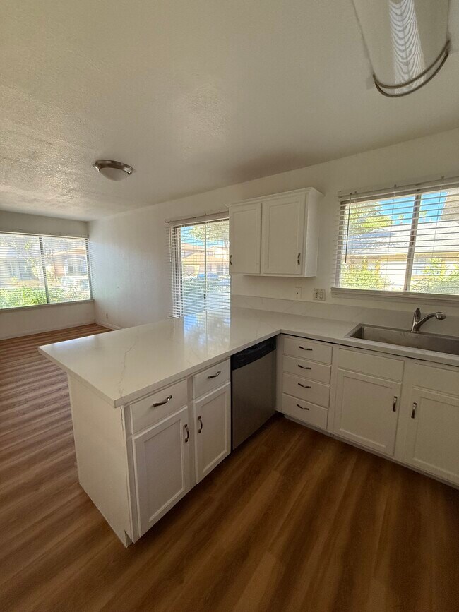Foto del edificio - 1321 Lorilyn Ave