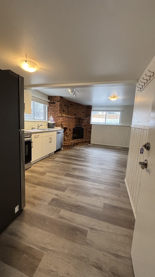 Building Photo - 4225-4117 117 Ave NW