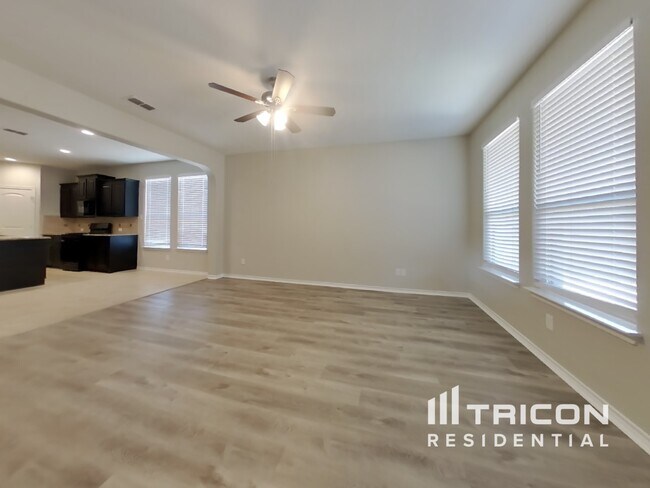 Building Photo - 468 Spring Dr