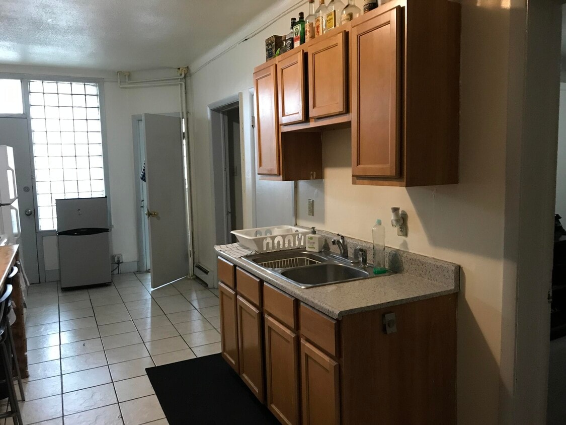 Building Photo - 1307 N Milwaukee St