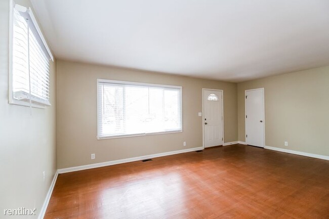 Building Photo - 3 br, 1 bath House - 248 E Walnut St