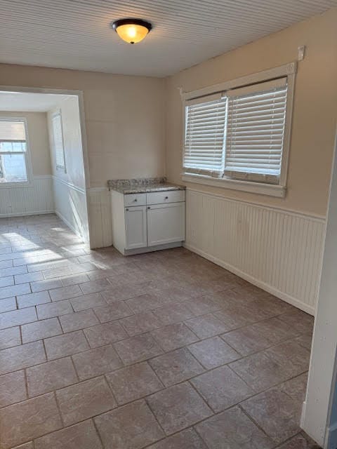 Building Photo - 719 Sherwood Terrace