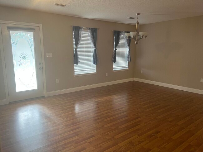 Building Photo - 155 Conquest Ave