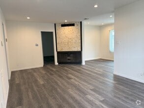 Building Photo - 525 Fischer St