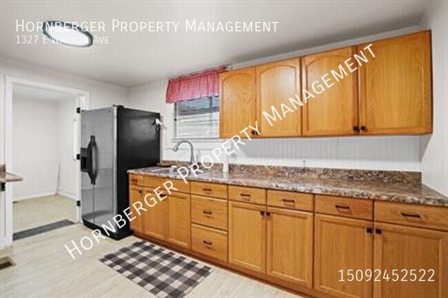 Foto del edificio - 1327 E Walton Ave