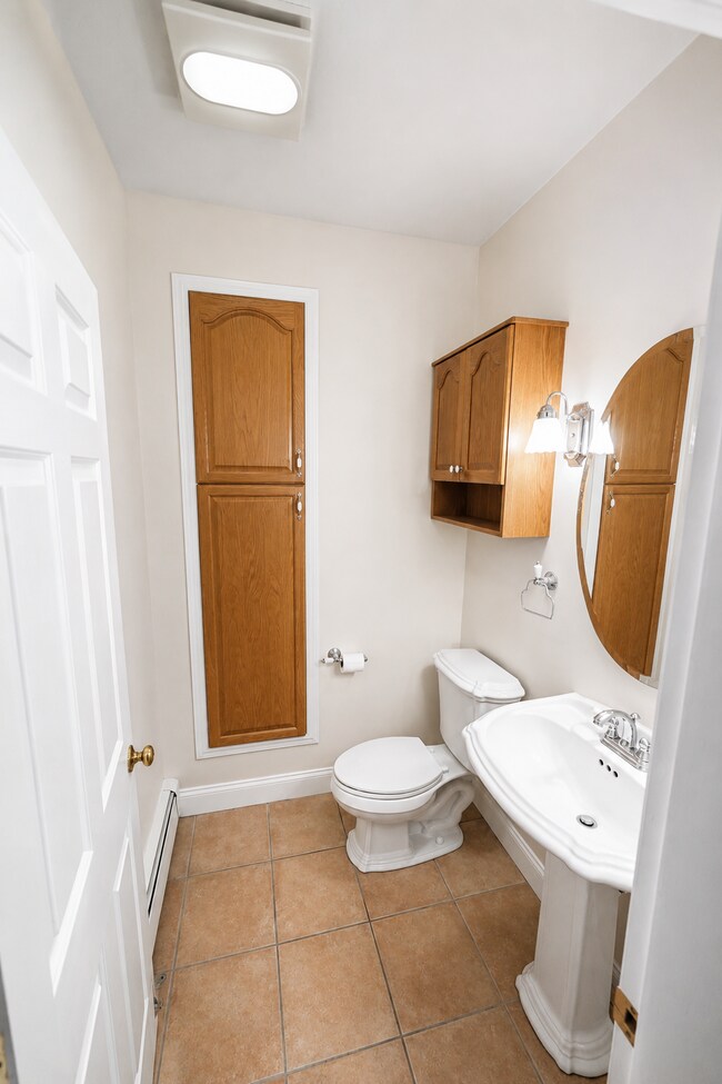 1/2 Baño - 126 2nd St
